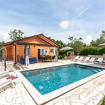 Сasa de vacaciones Pendolina With Private Pool