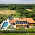 Pendolina With Private Pool Buje