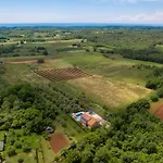 Сasa de vacaciones Pendolina With Private Pool Buje