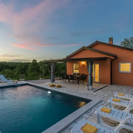 Pendolina With Private Pool Holiday home Buje