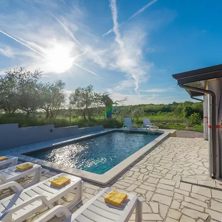 Ferienhaus Pendolina With Private Pool