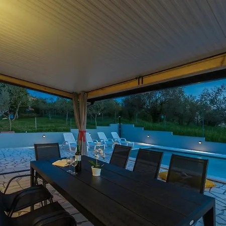 Ferienhaus Pendolina With Private Pool