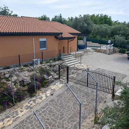 Pendolina With Private Pool בית נופש