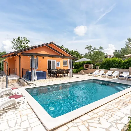 בית נופש Pendolina With Private Pool