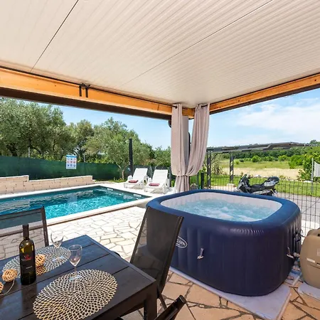 Pendolina With Private Pool *