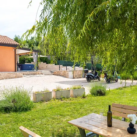 Pendolina With Private Pool בית נופש