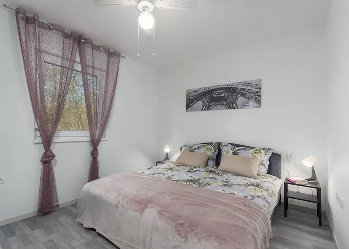 Pendolina With Private Pool 부제