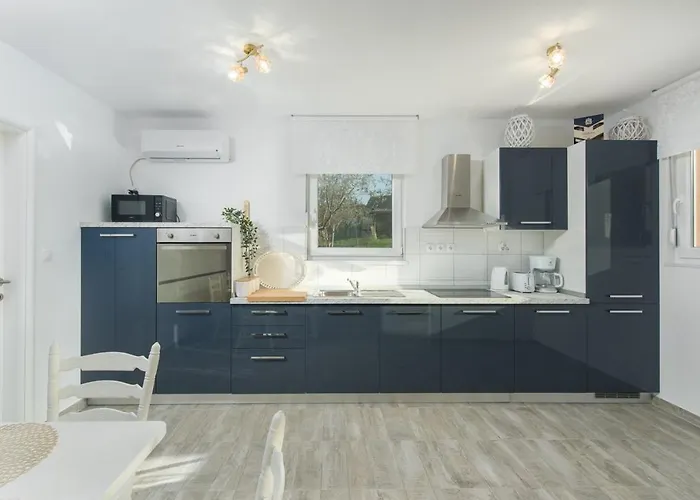 Pendolina With Private Pool 펜션 *