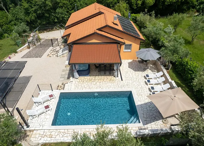 펜션 Pendolina With Private Pool *