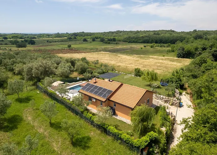 Pendolina With Private Pool 펜션 *