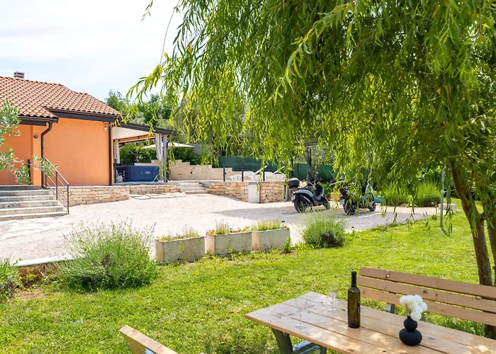 Pendolina With Private Pool 펜션