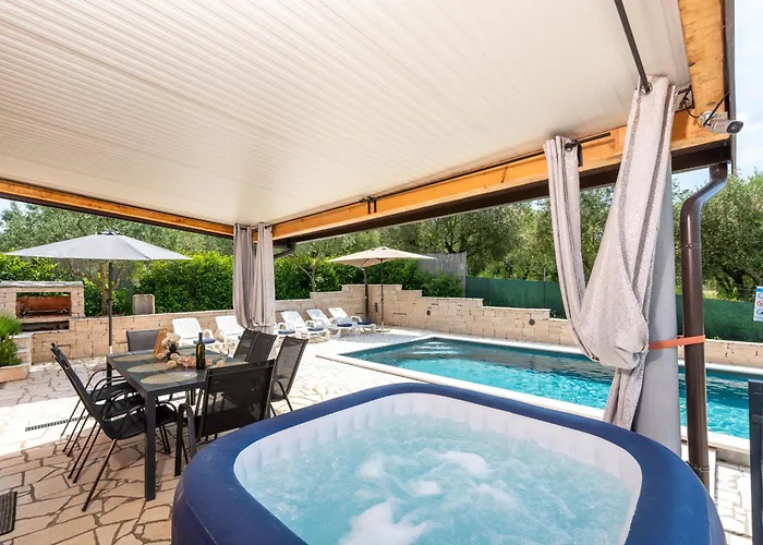 Pendolina With Private Pool 부제